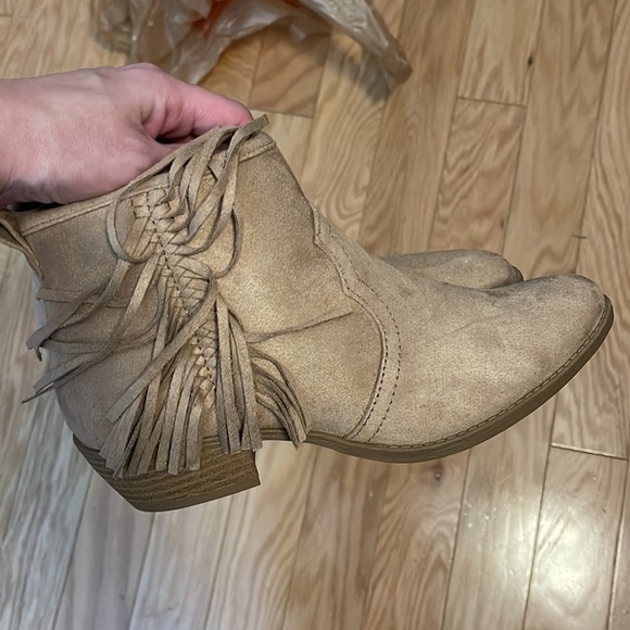 Cupid tan fringe boots - Picture 3 of 3